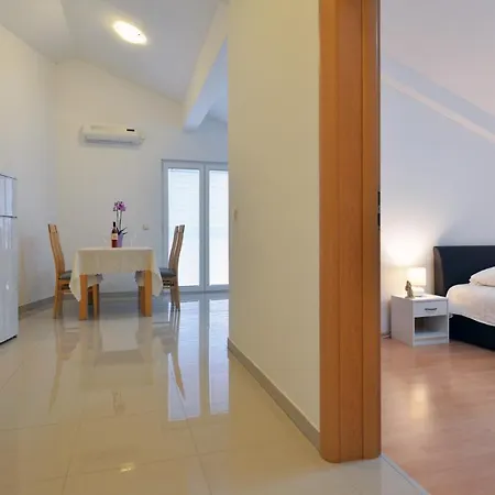 Vedrana, Apartman