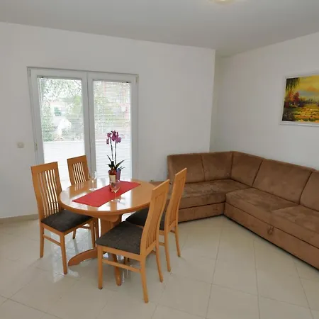Vedrana, Apartman