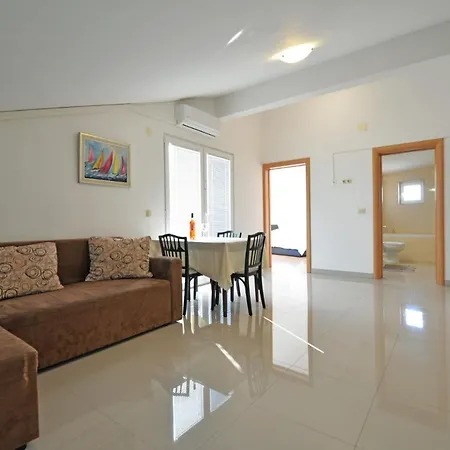 Apartman Vedrana, Murter