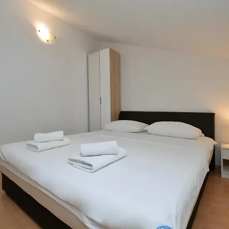 Apartman Vedrana, Murter